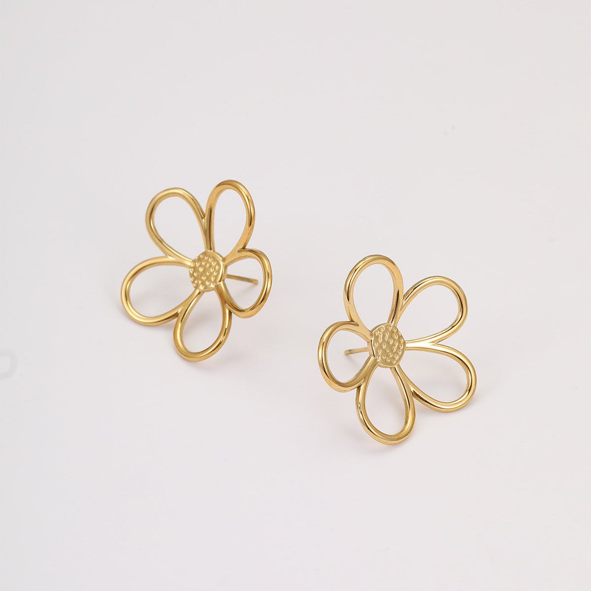 TYRA EARRING