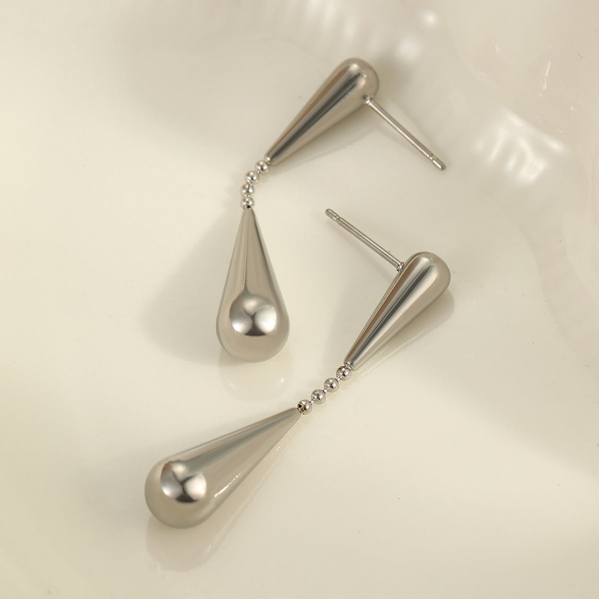 TAYLOLR EARRING