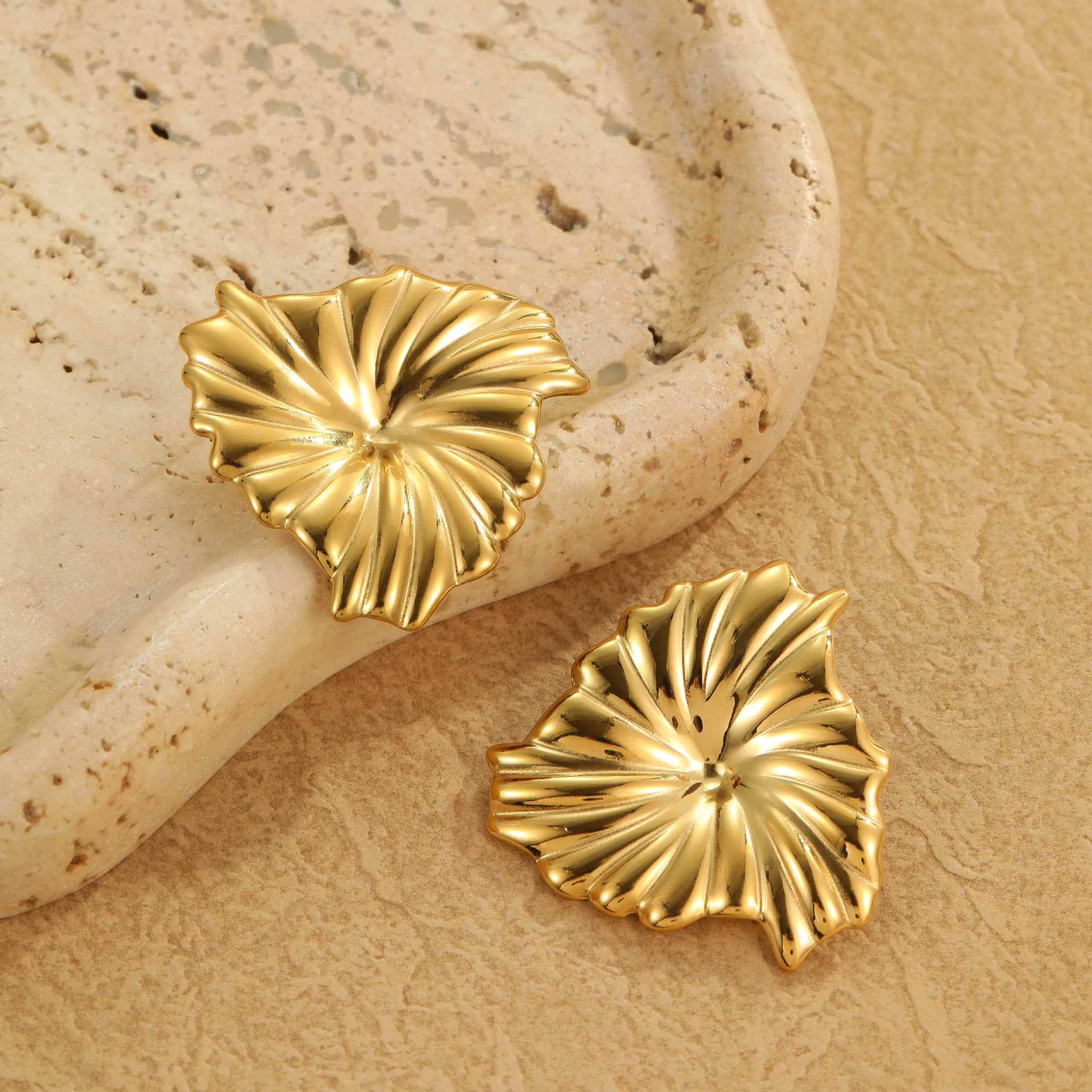 HEDDA EARRING