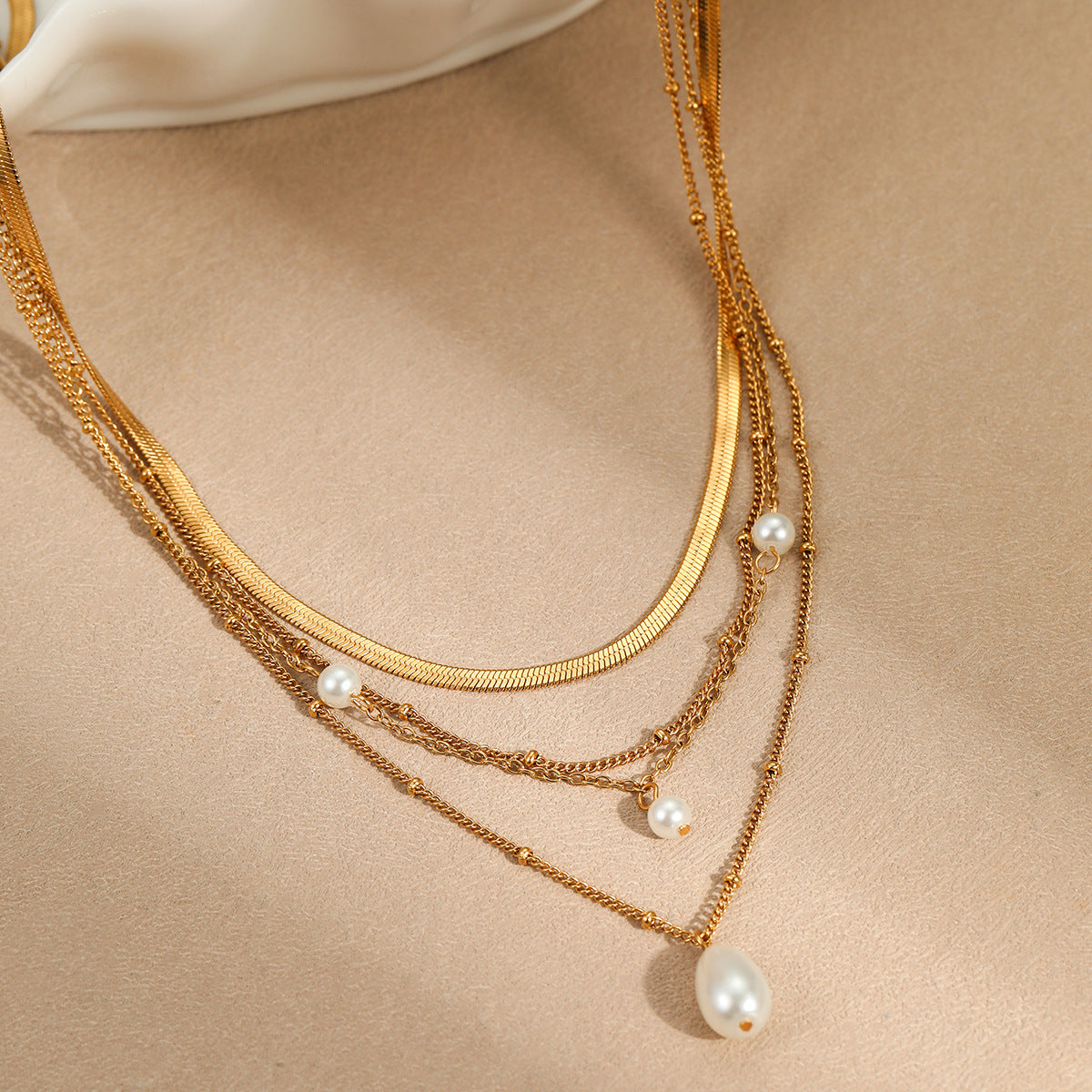 OLIVIA NECKLACE
