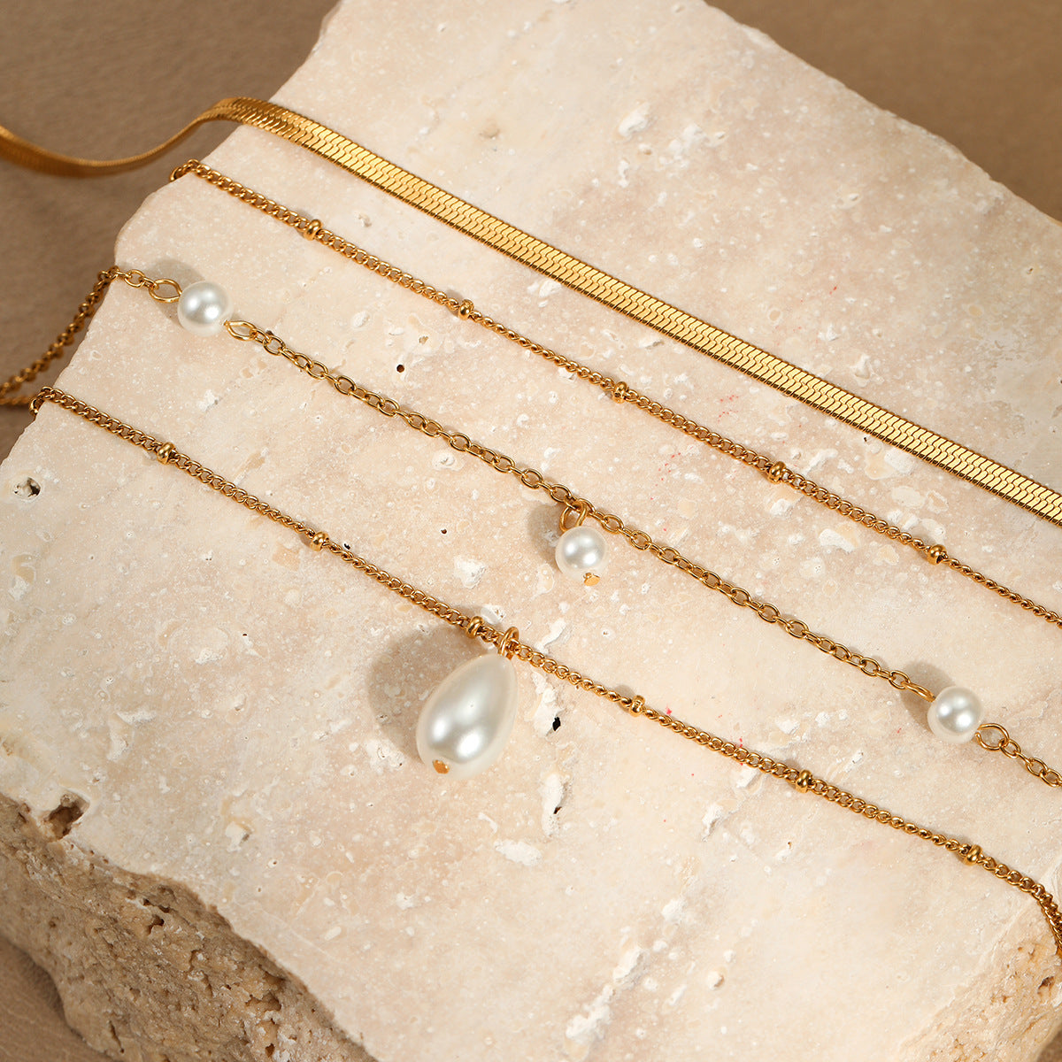 OLIVIA NECKLACE