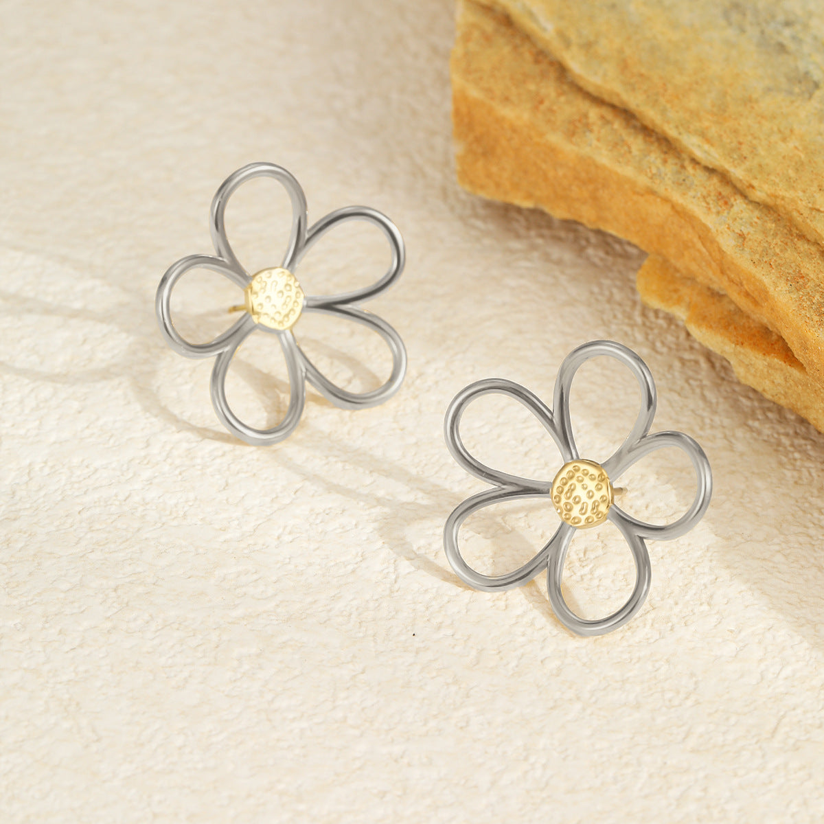 TYRA EARRING