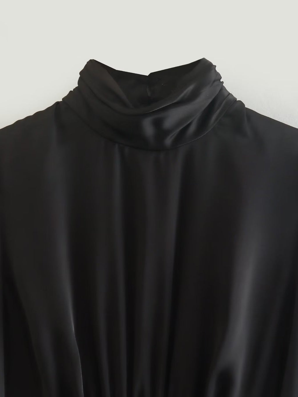 BACKLESS TIED RUCHED TOP