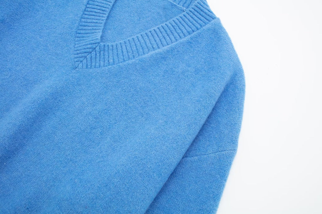 SIMPLE V NECK SWEATER