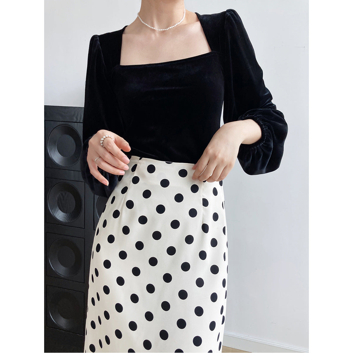 VELVET SQUARE NECK TOP